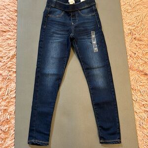 Girls brand new size 12 skinny leg jeans dark blue wash. Soft and superstretchy.